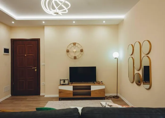 Luxury Apartment At Myslym Shyri