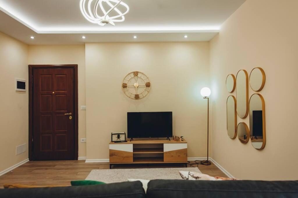Luxury At Myslym Shyri Apartament