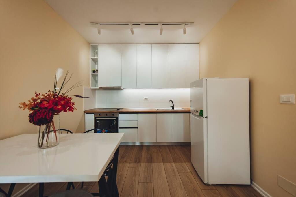 Luxury At Myslym Shyri Apartament