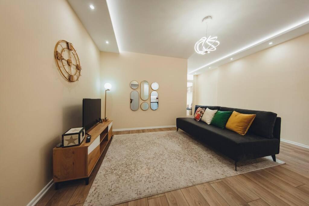 Apartament Luxury At Myslym Shyri *